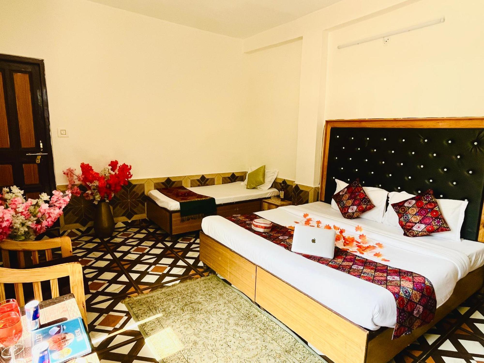 Hotel Pablo Escobar Kasol Bagian luar foto