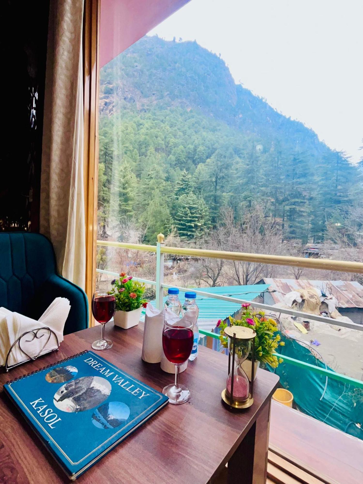 Hotel Pablo Escobar Kasol Bagian luar foto