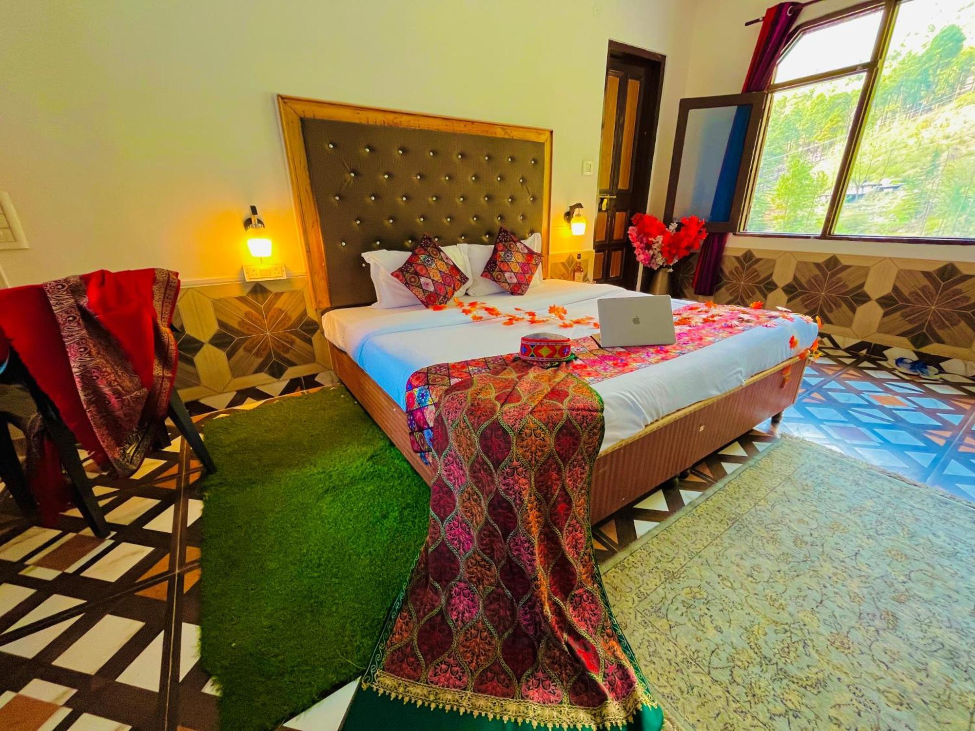 Hotel Pablo Escobar Kasol Bagian luar foto