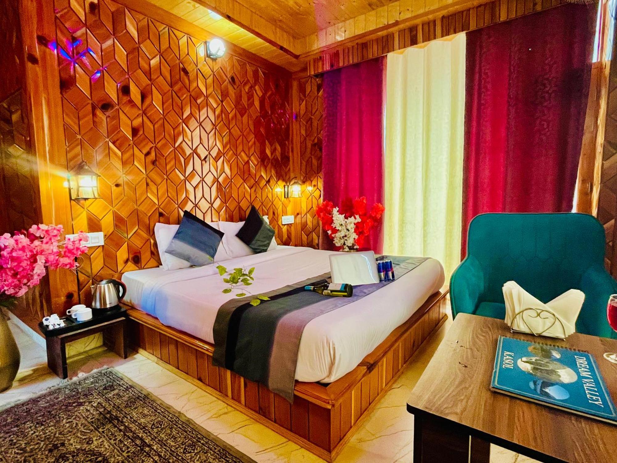 Hotel Pablo Escobar Kasol Bagian luar foto
