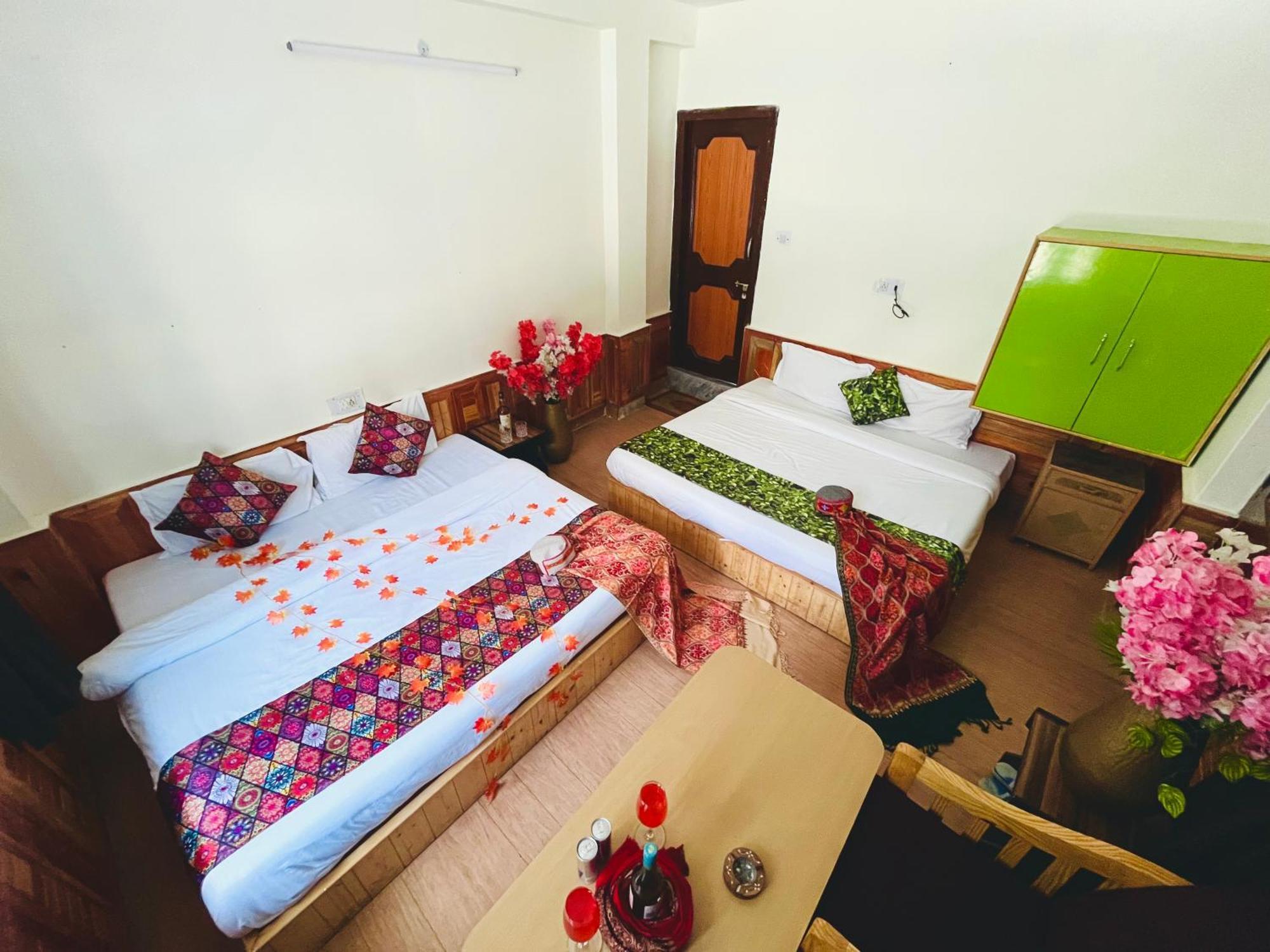 Hotel Pablo Escobar Kasol Bagian luar foto