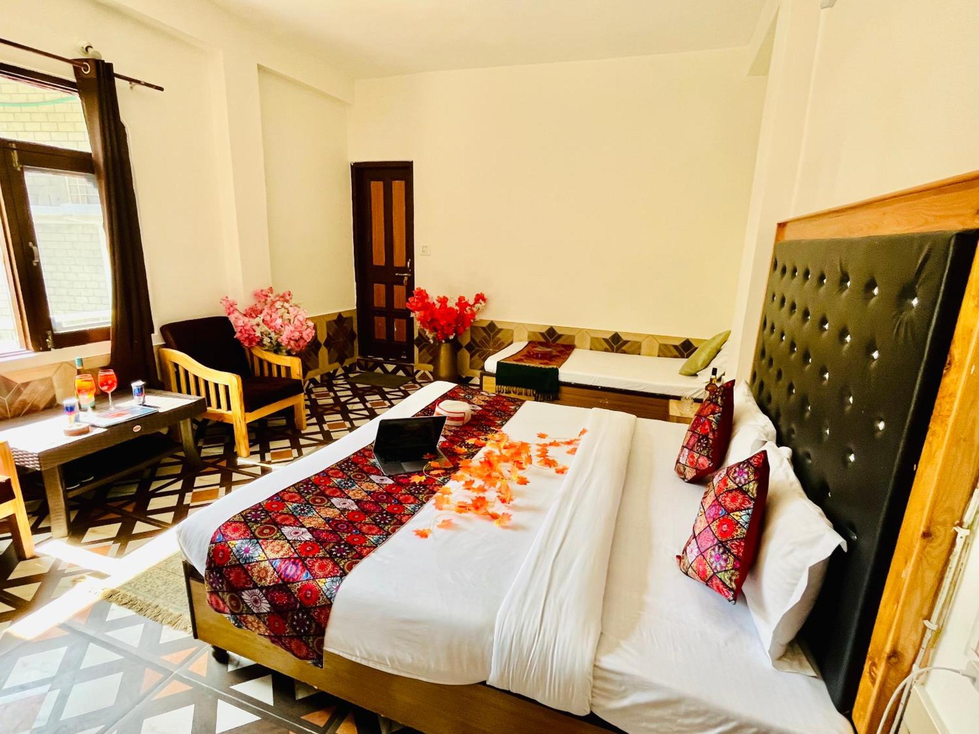 Hotel Pablo Escobar Kasol Bagian luar foto