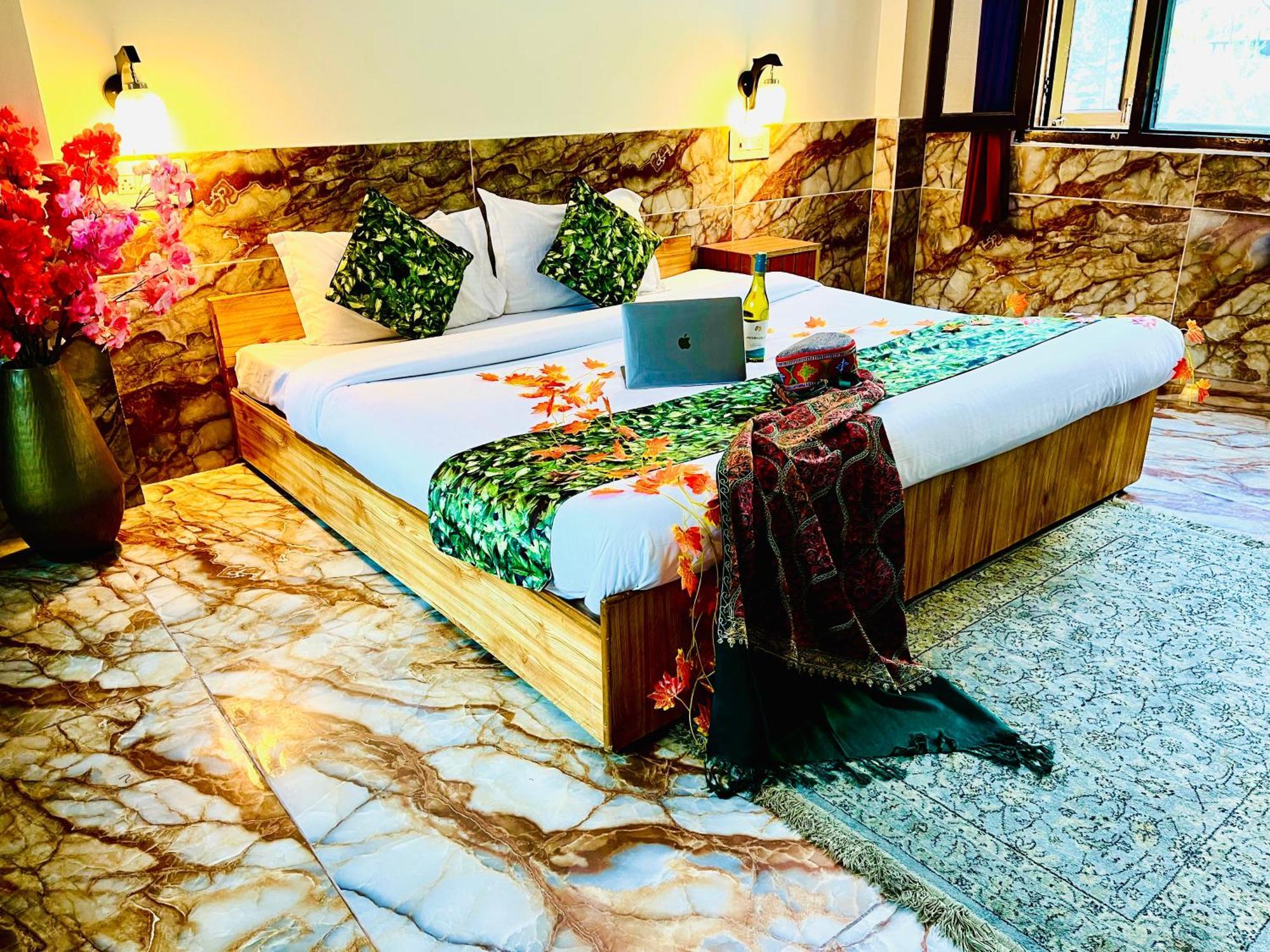 Hotel Pablo Escobar Kasol Bagian luar foto