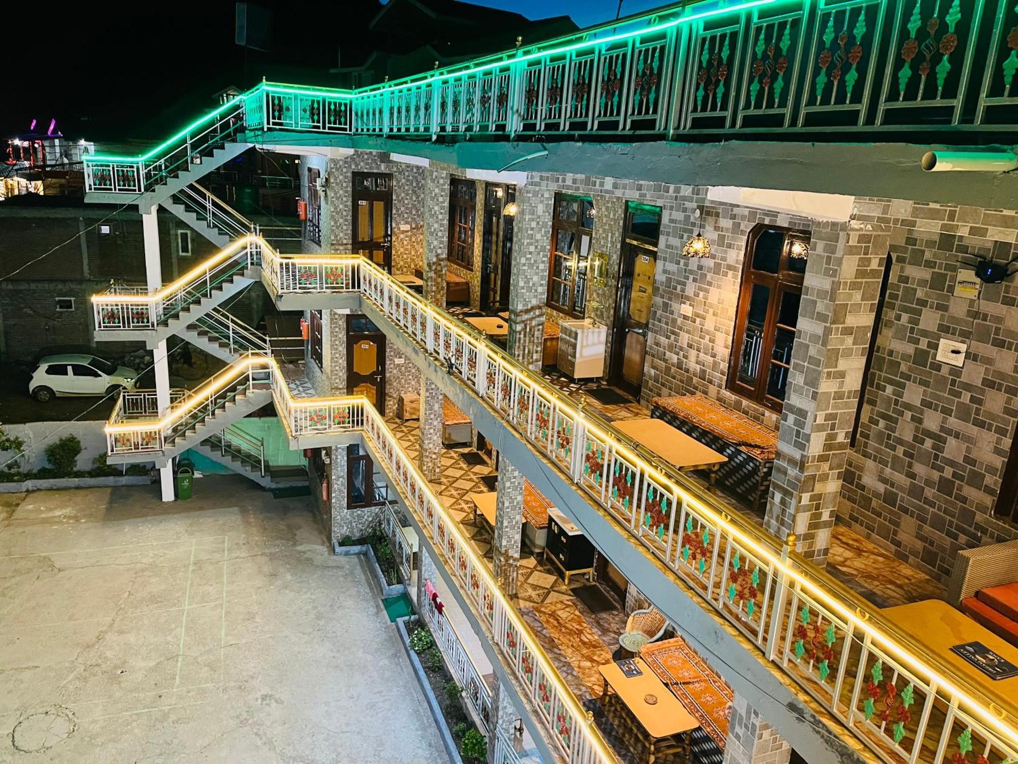 Hotel Pablo Escobar Kasol Bagian luar foto