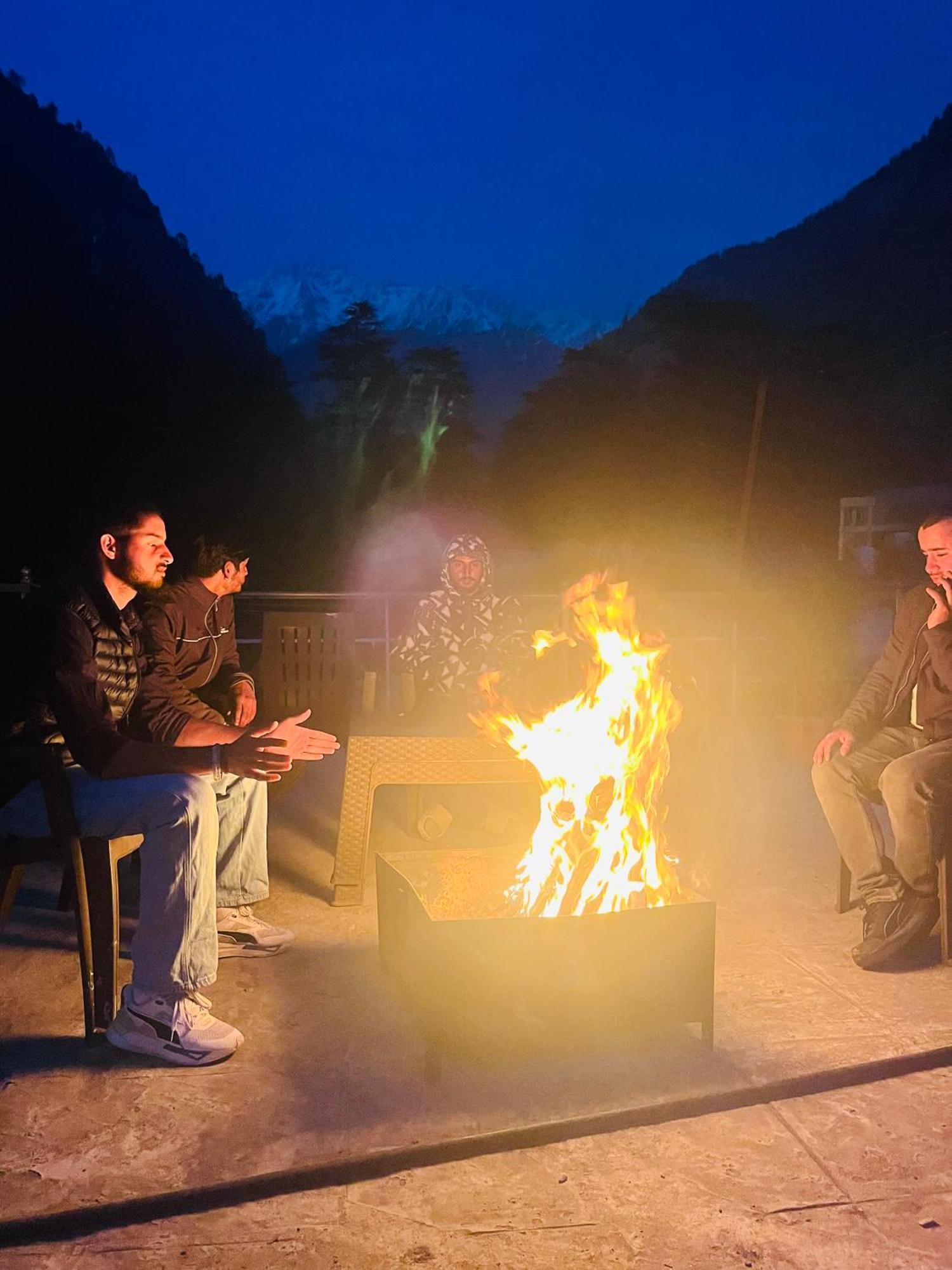 Hotel Pablo Escobar Kasol Bagian luar foto