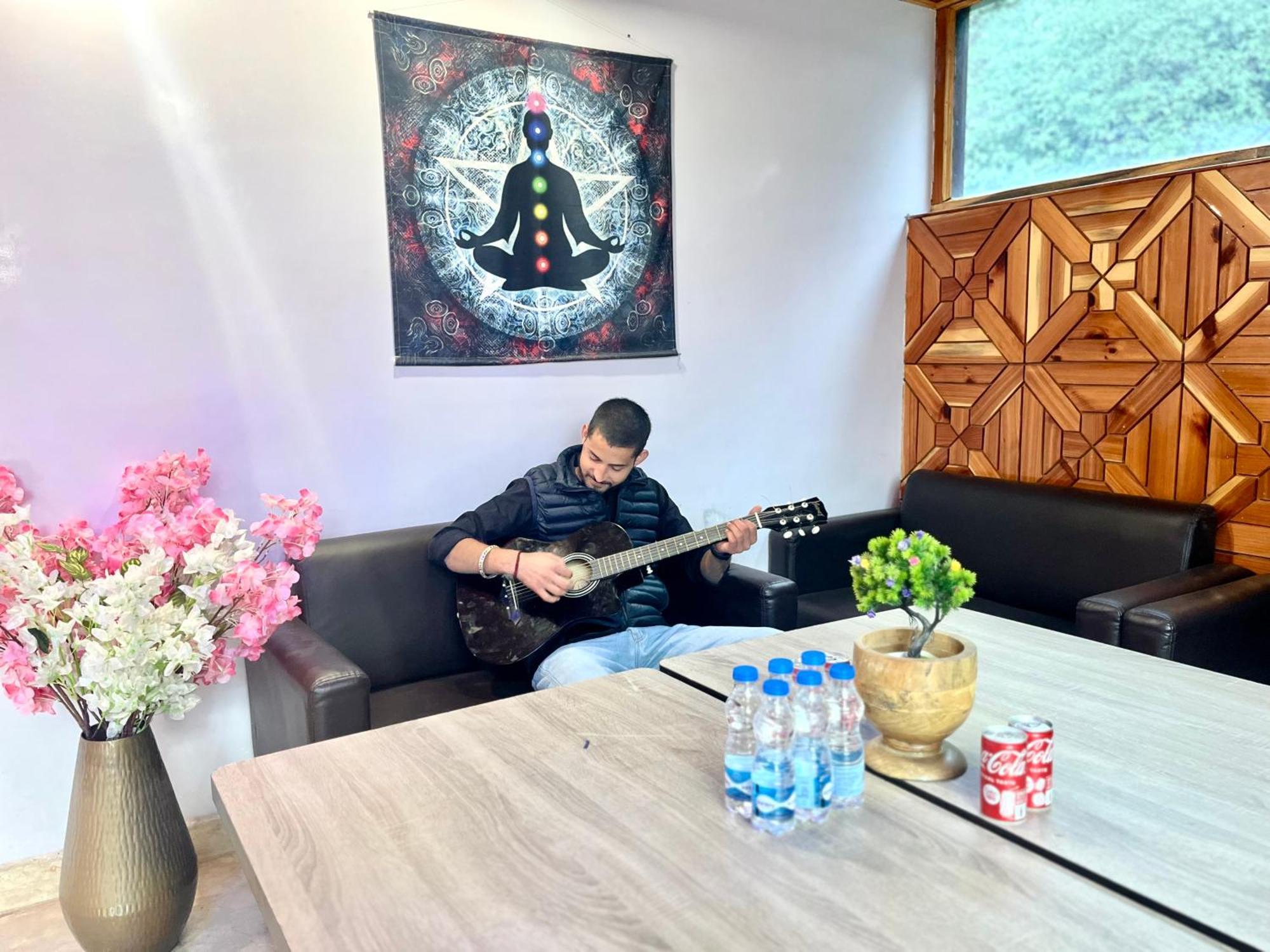 Hotel Pablo Escobar Kasol Bagian luar foto